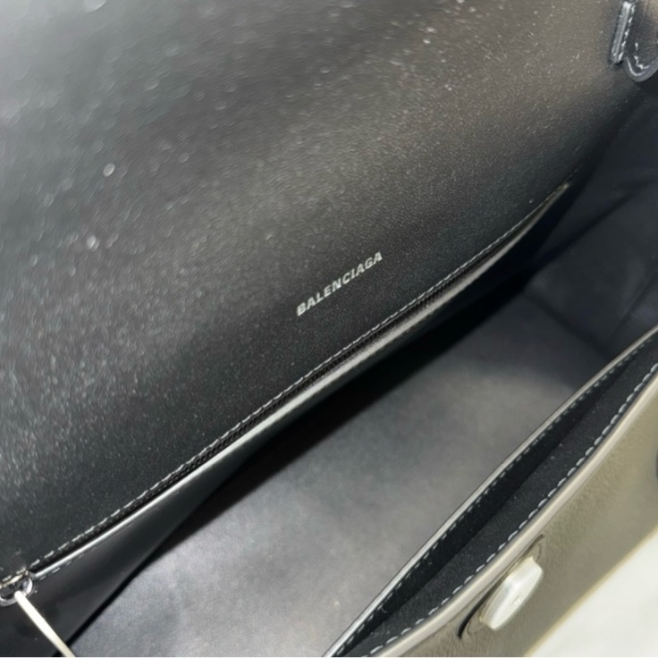 巴黎世家 Downtown 黑扣 沙漏 单肩斜挎包 男女都可背-13