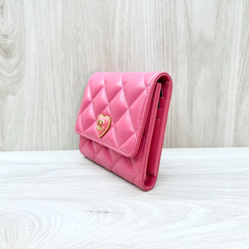 CHANEL粉金羊皮愛心釦三折短夾AP3292-2