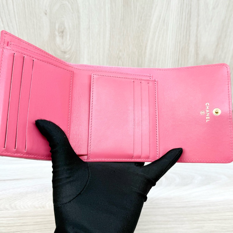 CHANEL粉金羊皮愛心釦三折短夾AP3292-10