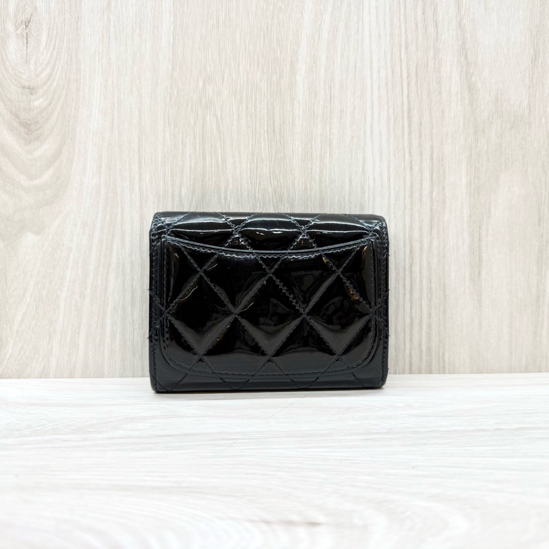 Chanel黑色漆皮下蓋卡包A31504-1
