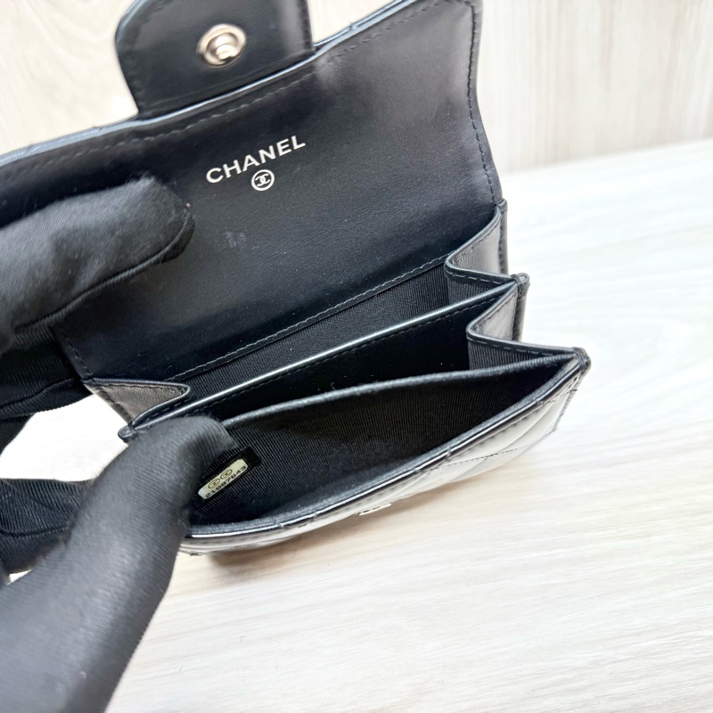 Chanel黑色漆皮下蓋卡包A31504-8