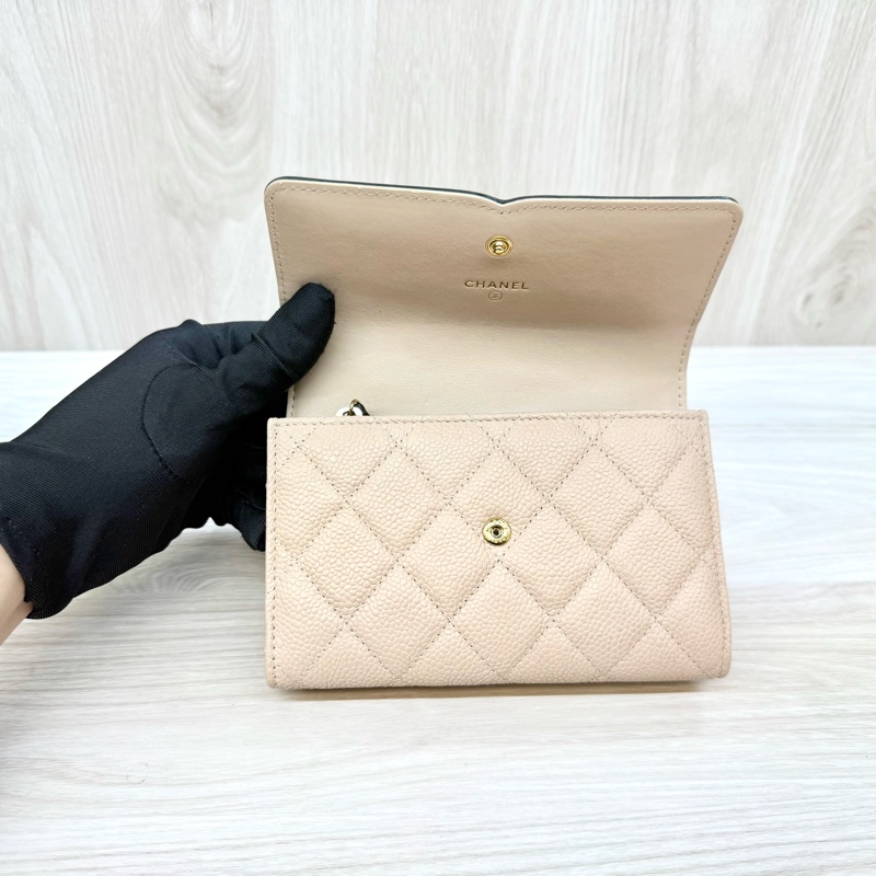 Chanel雙色loge牛皮金釦中夾A84447-12