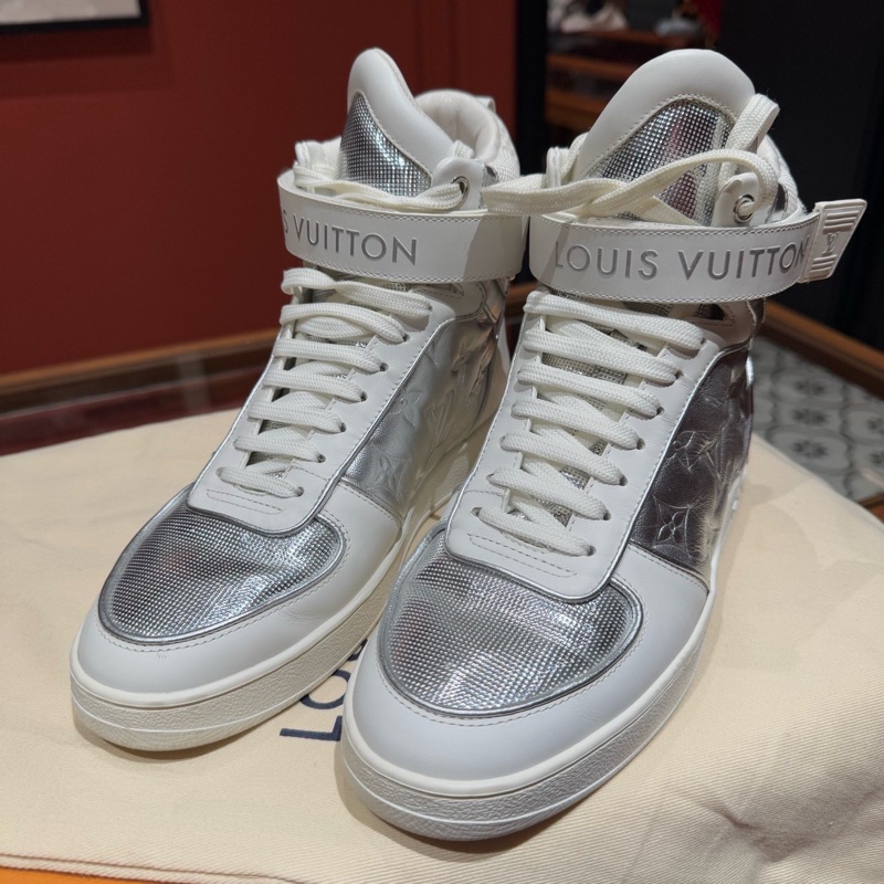 LouisVuitton路易威登 Boombox 銀白高幫運動鞋 浮雕logo 36碼半。無盒有塵袋-0