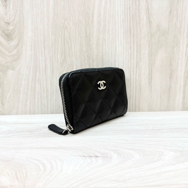 Chanel黑色粒紋牛皮銀釦拉鍊零錢包AP0216-3