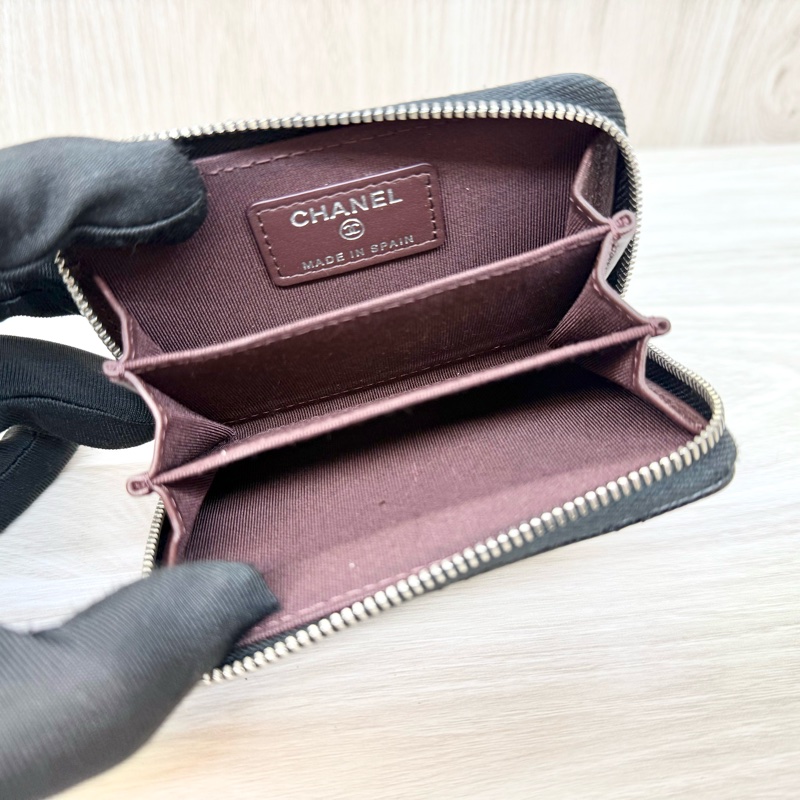 Chanel黑色粒紋牛皮銀釦拉鍊零錢包AP0216-7