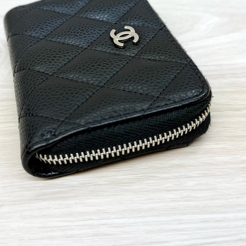 Chanel黑色粒紋牛皮銀釦拉鍊零錢包AP0216-9