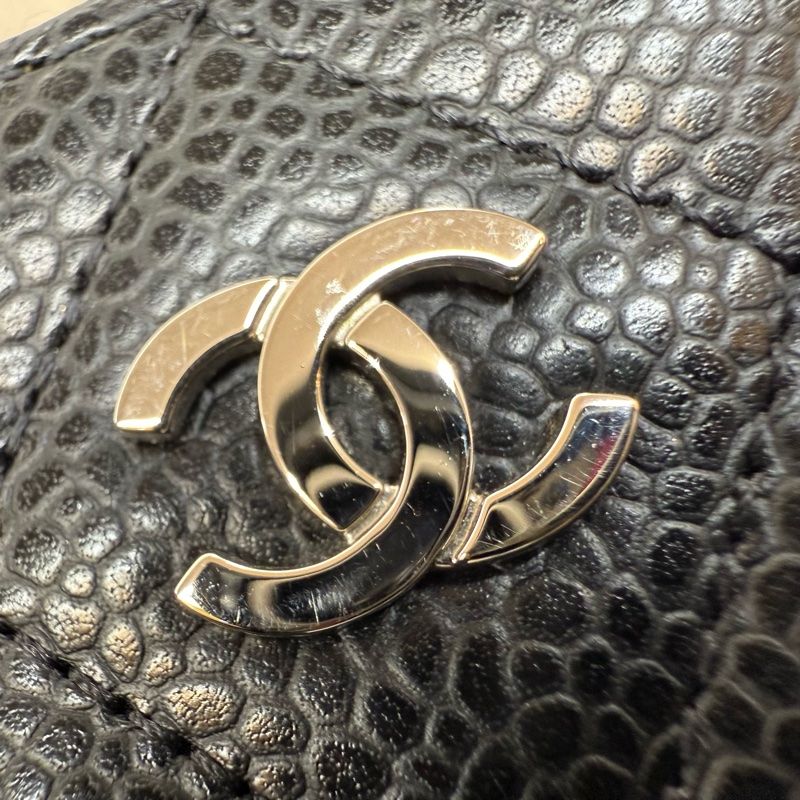 Chanel黑色粒紋牛皮銀釦拉鍊零錢包AP0216-11