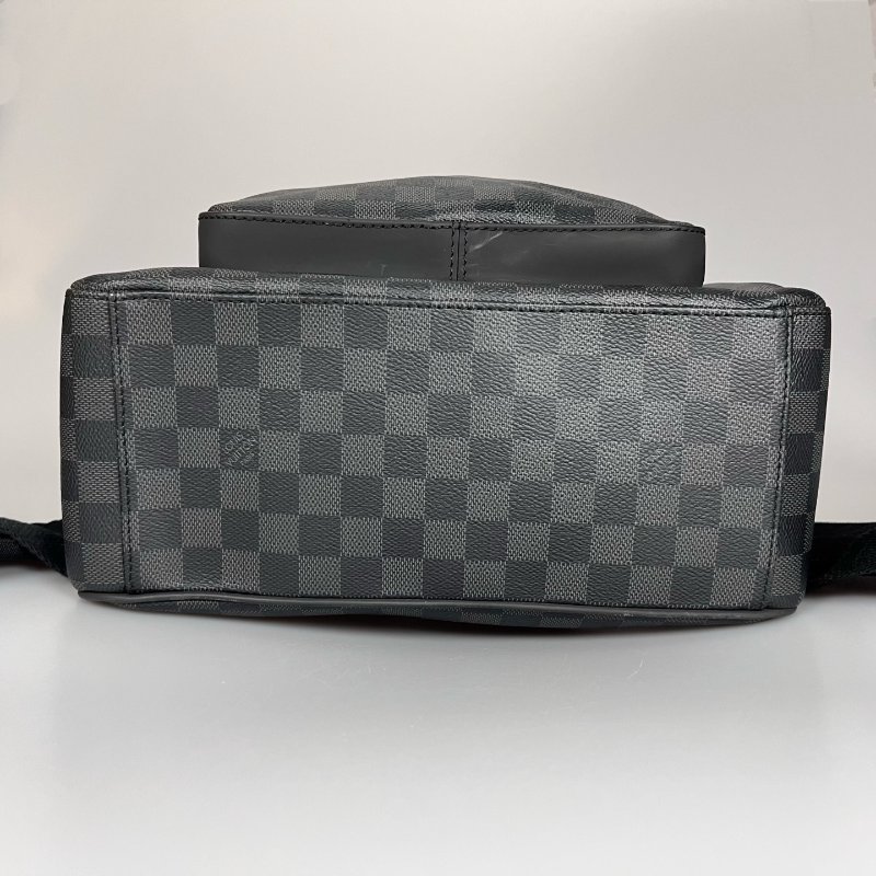 LV N40365 黑棋盤格紋後背包-4