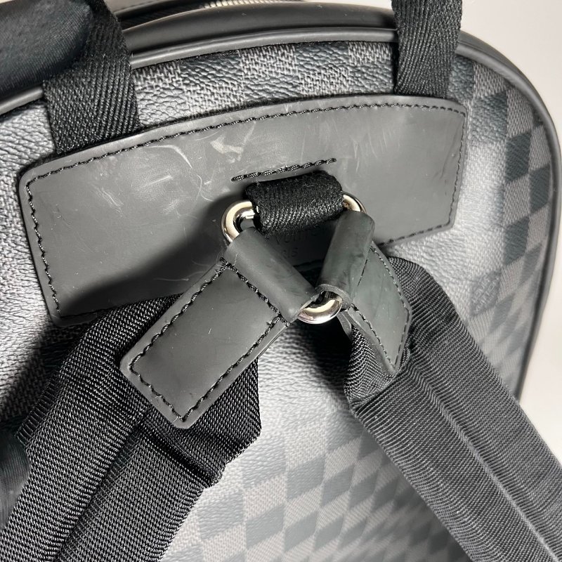 LV N40365 黑棋盤格紋後背包-10