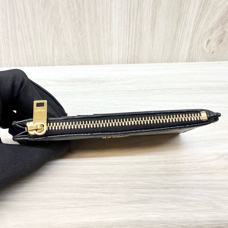 YSL黑金粒紋小牛皮一字拉鍊5卡包607915-5