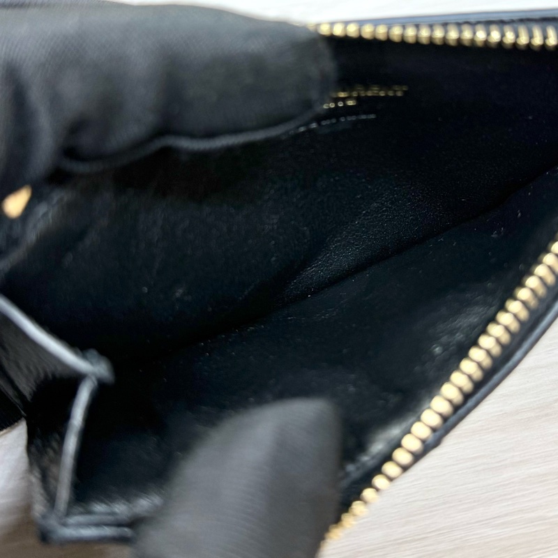 YSL黑金粒紋小牛皮一字拉鍊5卡包607915-8