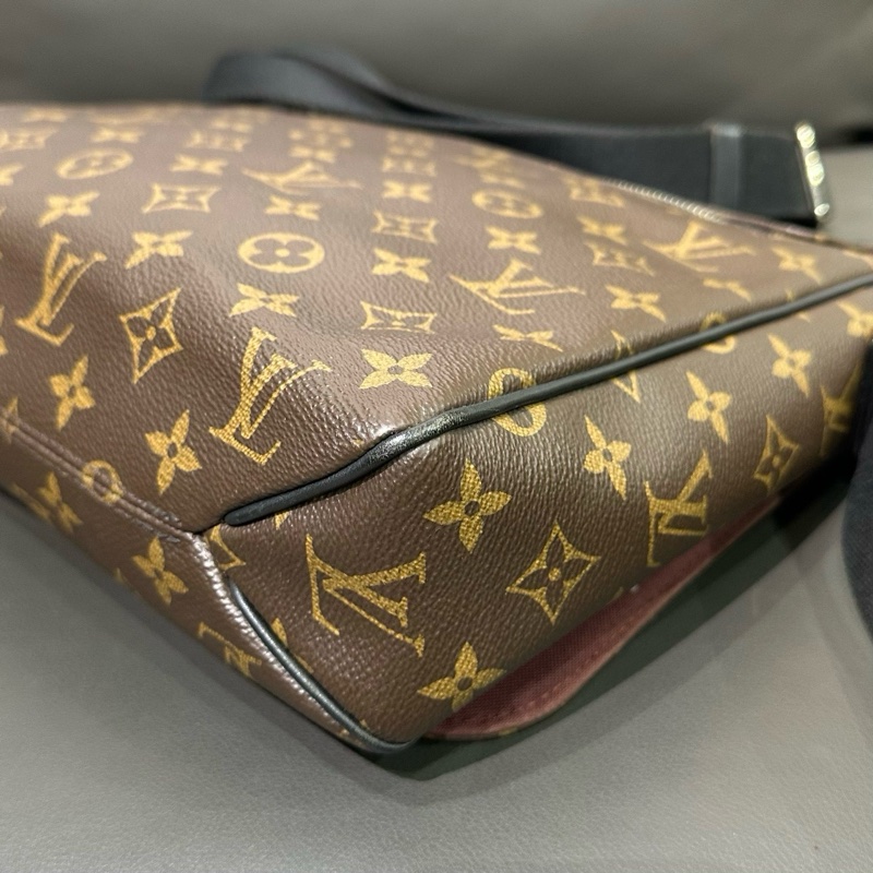 LV路易威登District老花邮差包-4