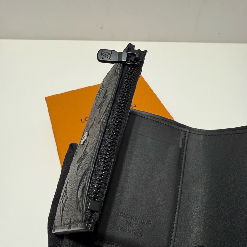 二手LV黑色全皮Victor壓紋三折短夾M12635-9