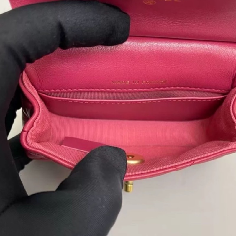 Chanel香奈兒 玫紅色全皮mini衣架包-6
