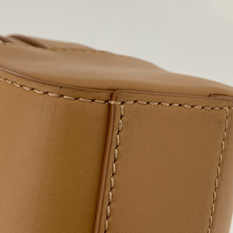 LOEWE 羅威 Mini Camera Bag相機包 小牛皮 焦糖色 銀釦-11