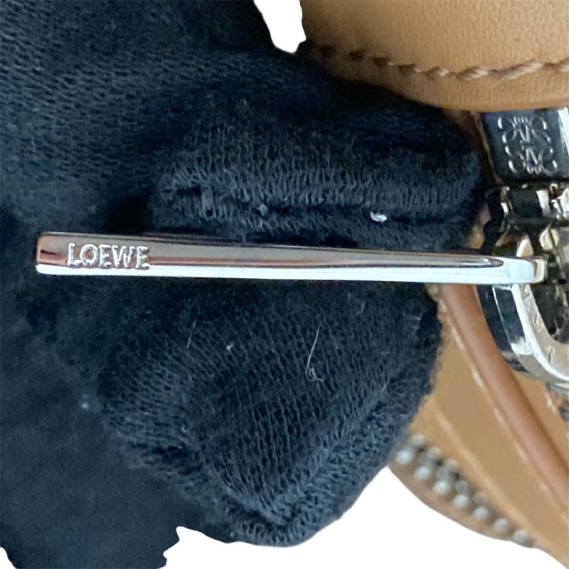 LOEWE 羅威 Mini Camera Bag相機包 小牛皮 焦糖色 銀釦-21