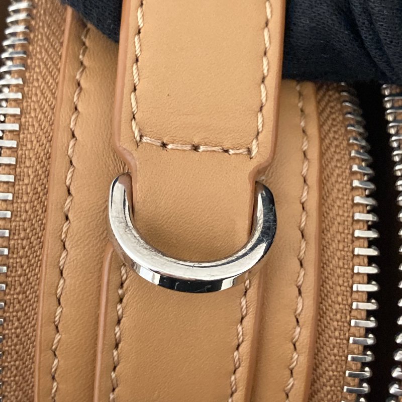 LOEWE 羅威 Mini Camera Bag相機包 小牛皮 焦糖色 銀釦-24