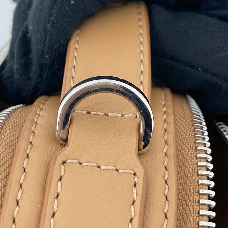 LOEWE 羅威 Mini Camera Bag相機包 小牛皮 焦糖色 銀釦-26