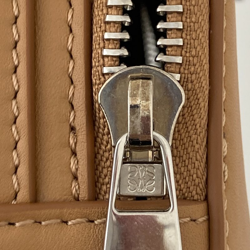 LOEWE 羅威 Mini Camera Bag相機包 小牛皮 焦糖色 銀釦-27