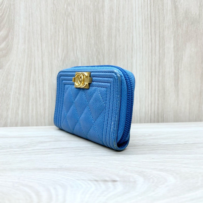 CHANEL淺藍色荔枝牛皮金釦BOYㄇ拉零錢卡包-2