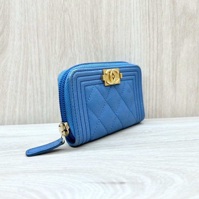 CHANEL淺藍色荔枝牛皮金釦BOYㄇ拉零錢卡包-3