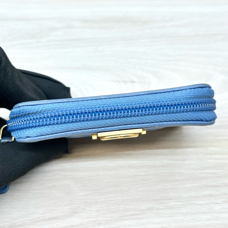 CHANEL淺藍色荔枝牛皮金釦BOYㄇ拉零錢卡包-5