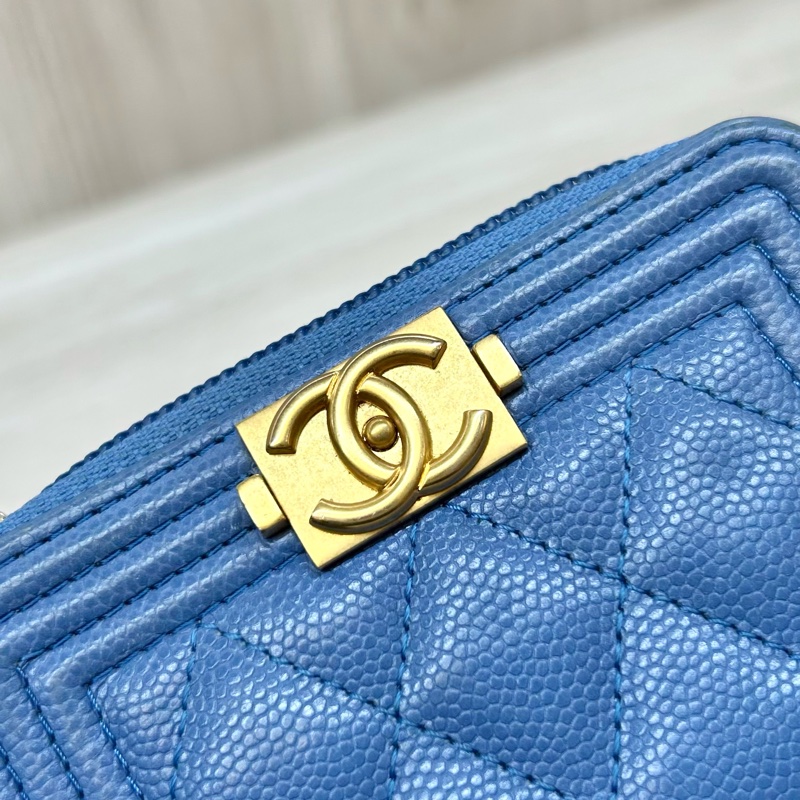 CHANEL淺藍色荔枝牛皮金釦BOYㄇ拉零錢卡包-13