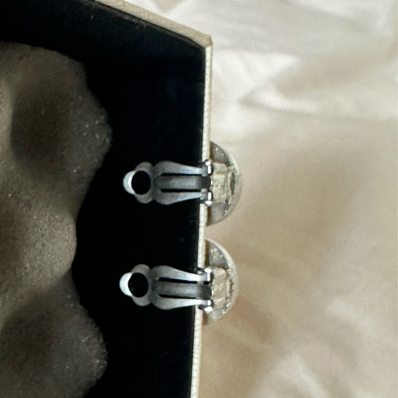 💃酒醉的探戈💃香奈兒 (Chanel)雙 C 銀色調酒紅色圓形夾式耳環-5