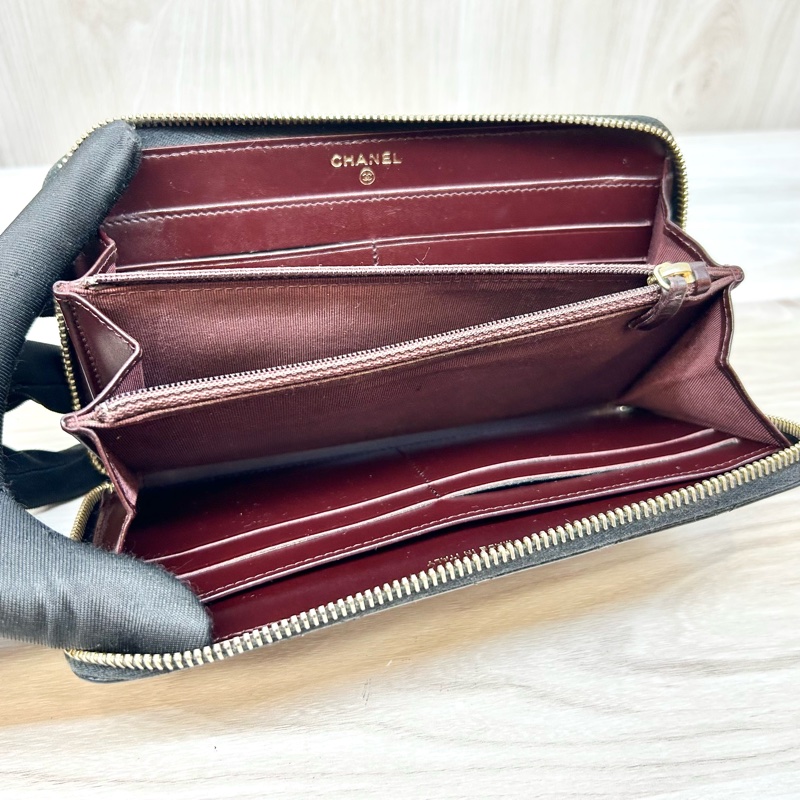 Chanel黑金荔紋牛皮8卡ㄇ拉長夾A50097-13