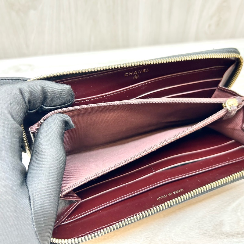 Chanel黑金荔紋牛皮8卡ㄇ拉長夾A50097-14