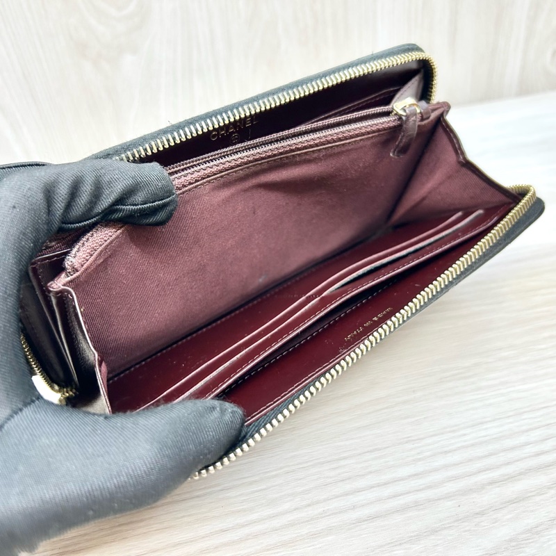 Chanel黑金荔紋牛皮8卡ㄇ拉長夾A50097-16