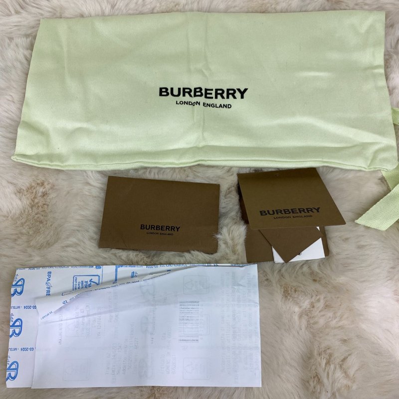 全新閒置品 BURBERRY 巴寶莉 HENLEY烙印LOGO小牛皮翻蓋woc斜背包(咖)-6