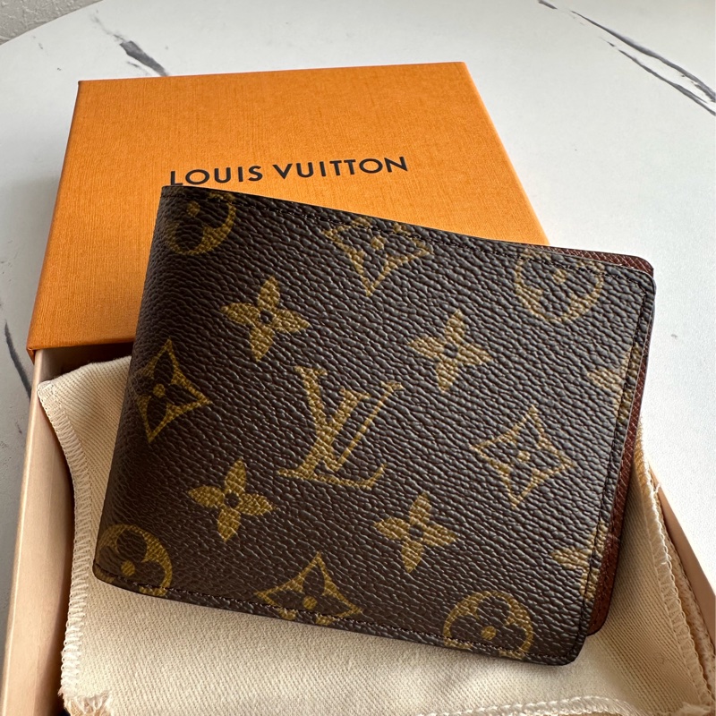 lv全新咖短夾可以送禮-0