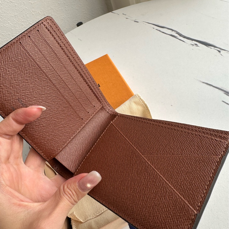 lv全新咖短夾可以送禮-3