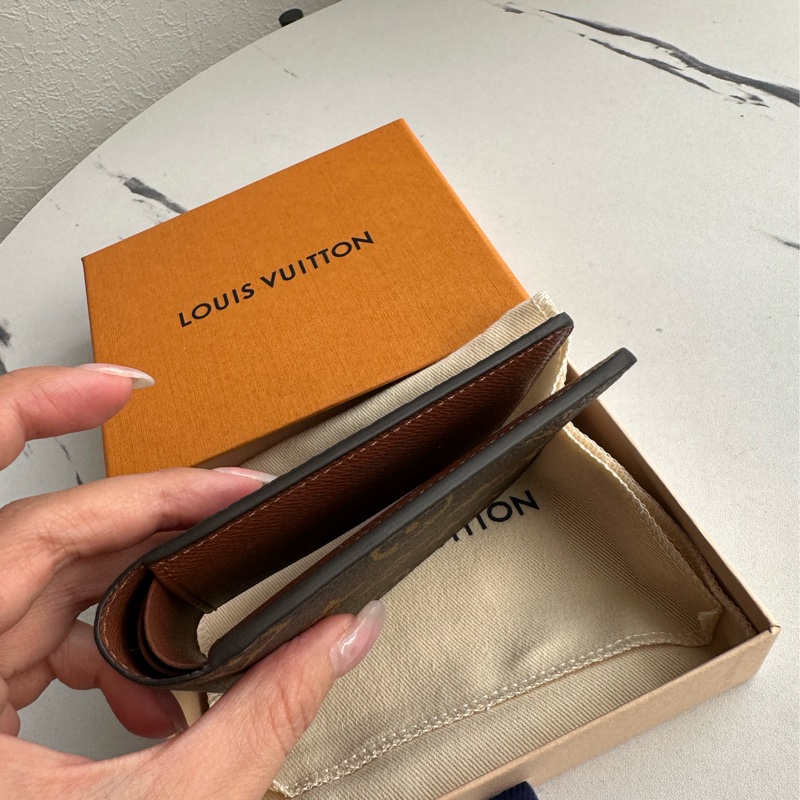 lv全新咖短夾可以送禮-4