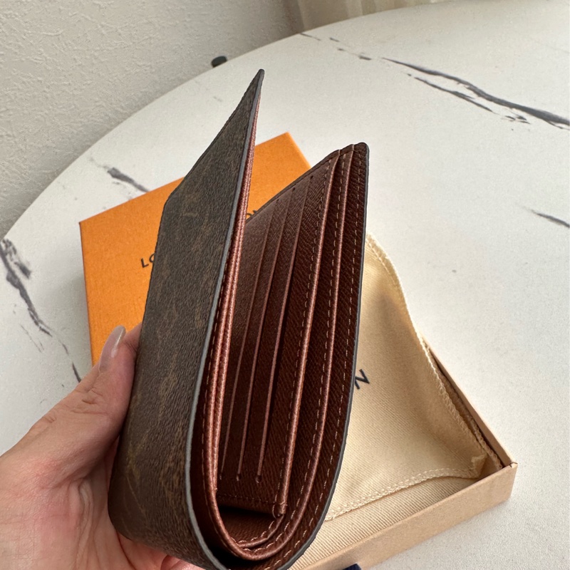 lv全新咖短夾可以送禮-5