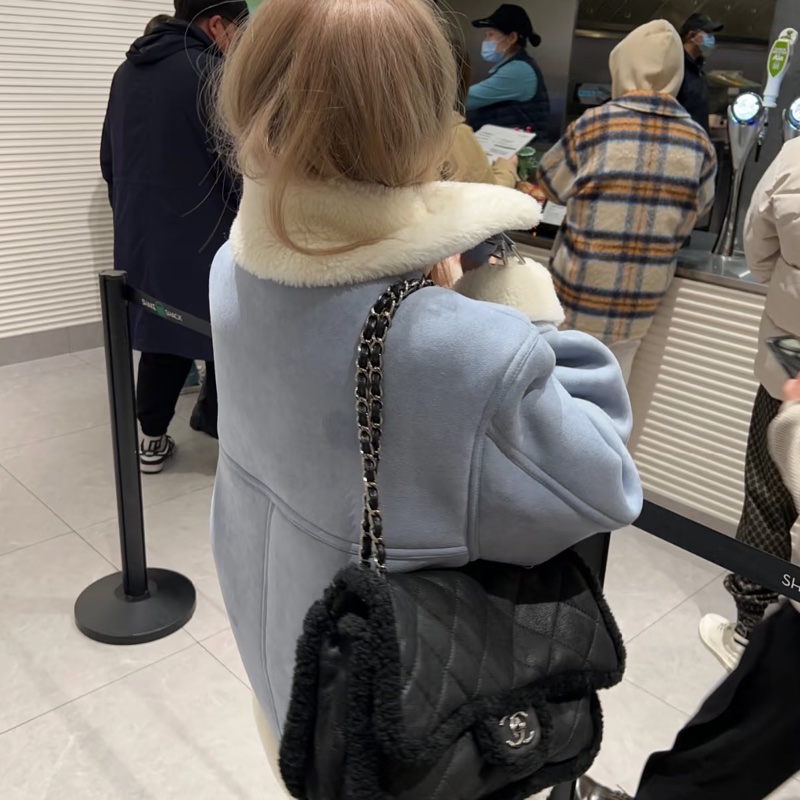 CHANEL 羔羊毛毛泰迪熊🧸毛毛Black CF soooo cute!!☝️-8