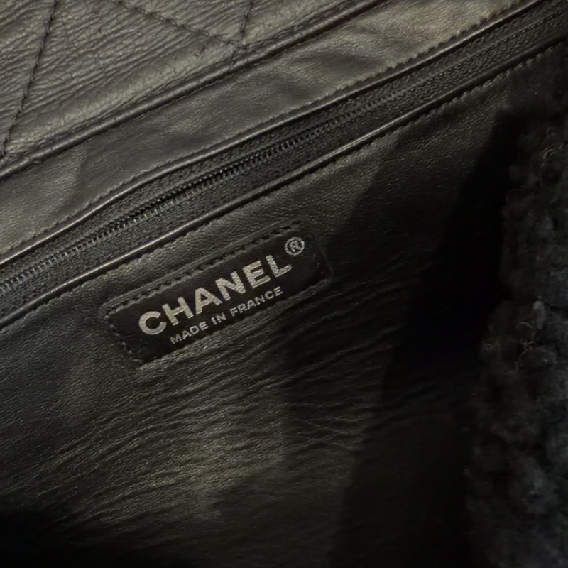 CHANEL 羔羊毛毛泰迪熊🧸毛毛Black CF soooo cute!!☝️-9