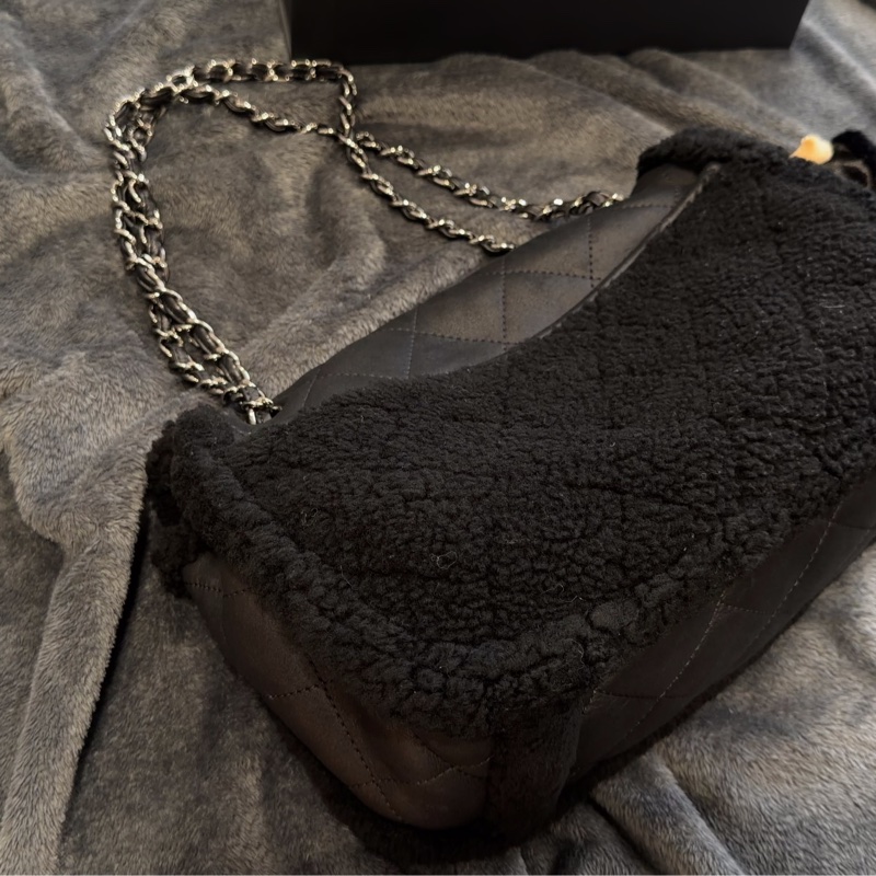 CHANEL 羔羊毛毛泰迪熊🧸毛毛Black CF soooo cute!!☝️-12