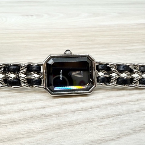 Chanel黑銀M號Premiere皮穿鏈首映錶