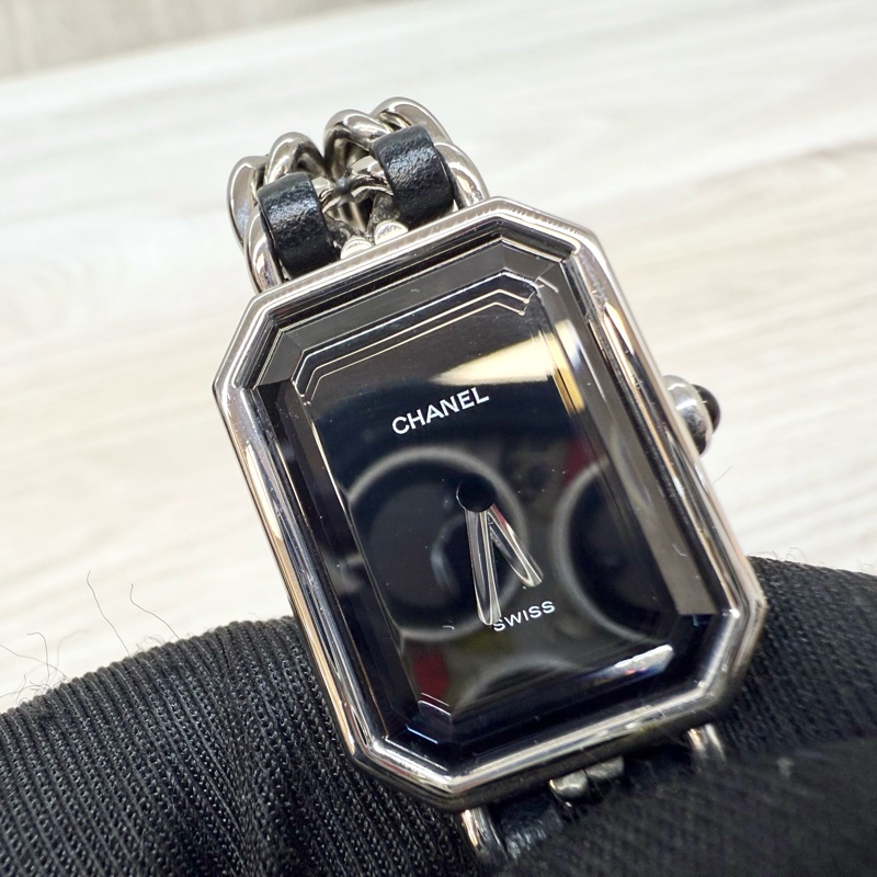 Chanel黑銀M號Premiere皮穿鏈首映錶-10
