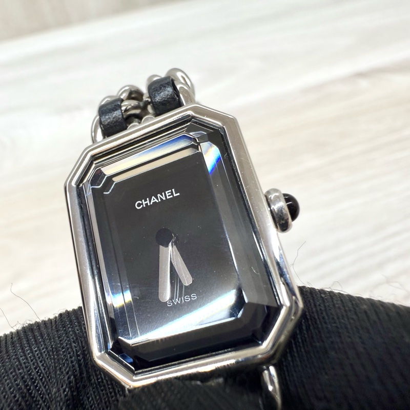 Chanel黑銀M號Premiere皮穿鏈首映錶-11