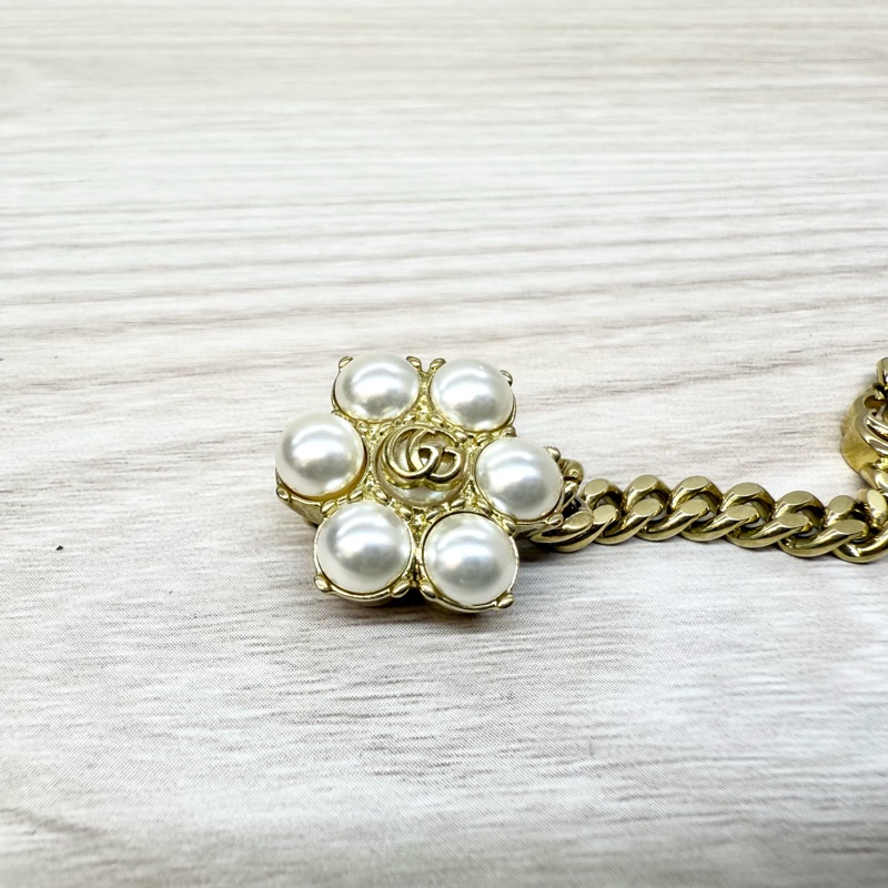 GUCCI 金色珍珠花瓣造型GG鏈互扣式手鍊-8