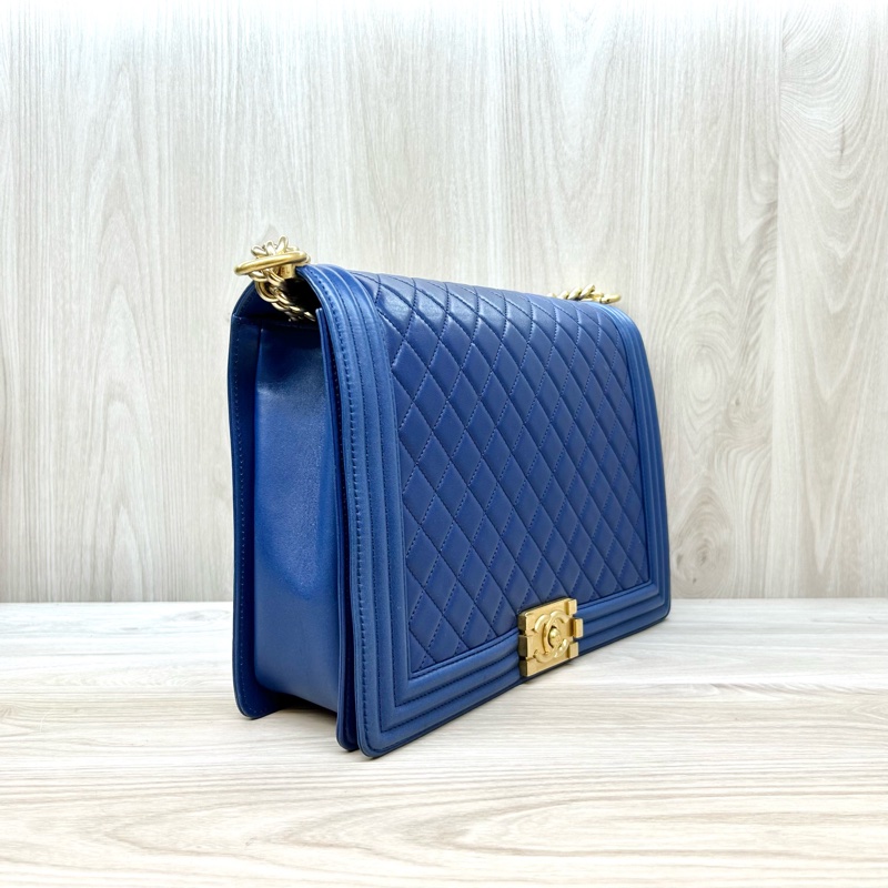 CHANEL深藍羊皮菱格紋金釦Boy30cmA67087-3