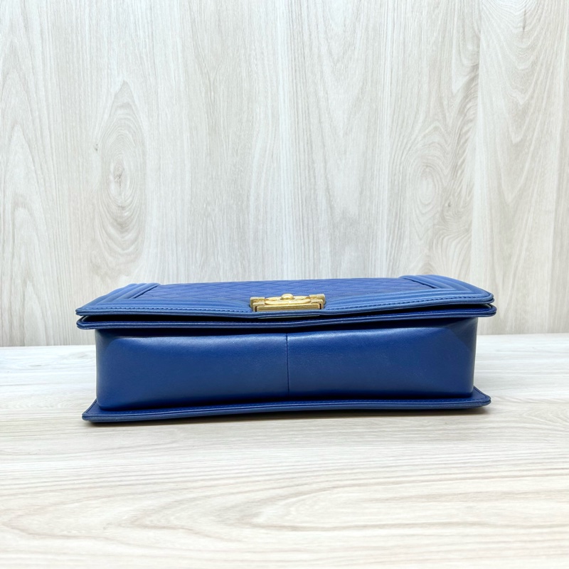 CHANEL深藍羊皮菱格紋金釦Boy30cmA67087-4