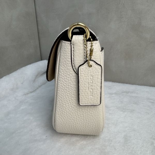 COACH Amelia 全新米白馬鞍包-4