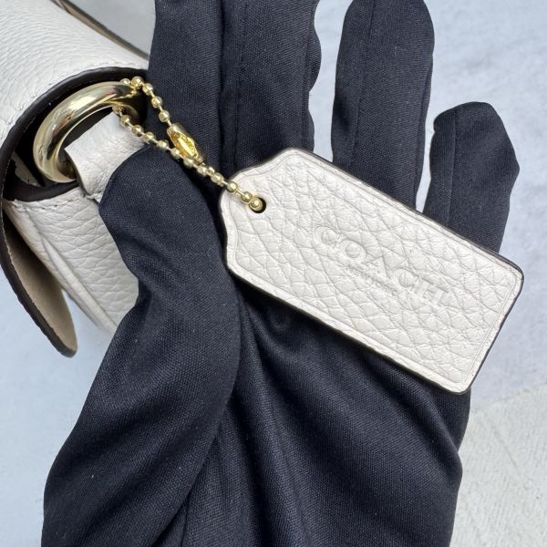 COACH Amelia 全新米白馬鞍包-8