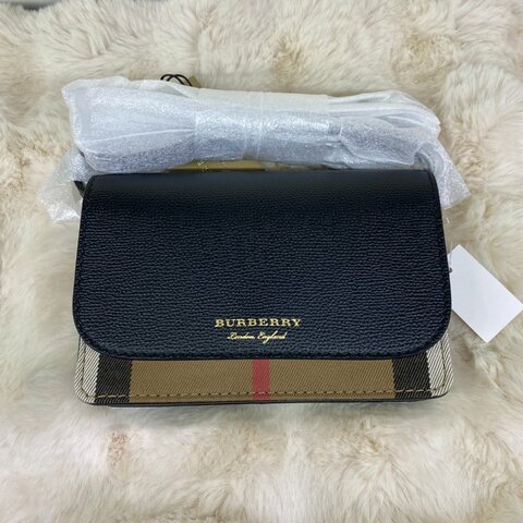 全新閒置品 BURBERRY 巴寶莉 經典格紋WOC翻蓋鏈條斜背包(黑)