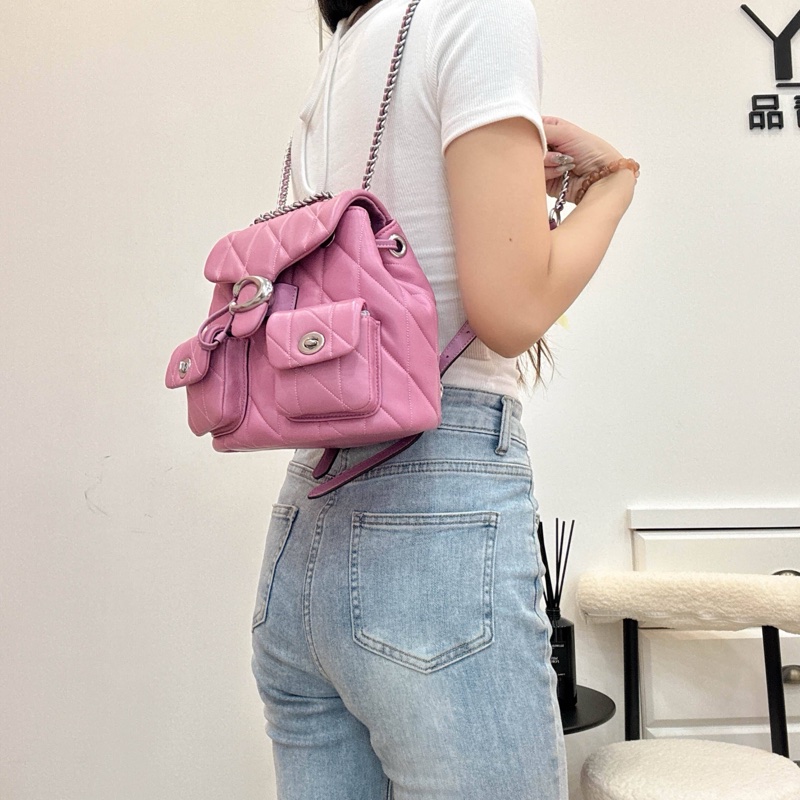 COACH Tabby 絎縫後背包-1