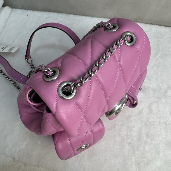 COACH Tabby 絎縫後背包-7